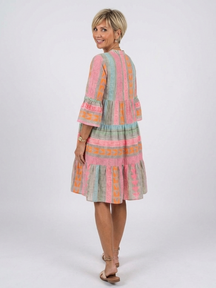 Maelle | Vestido a la Rodilla con Estampado Geométrico, Cuello en V y Capas