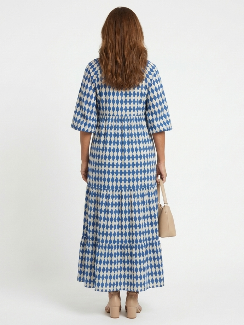 Elodie | Vestido Midi Escalonado con Estampado de Diamantes