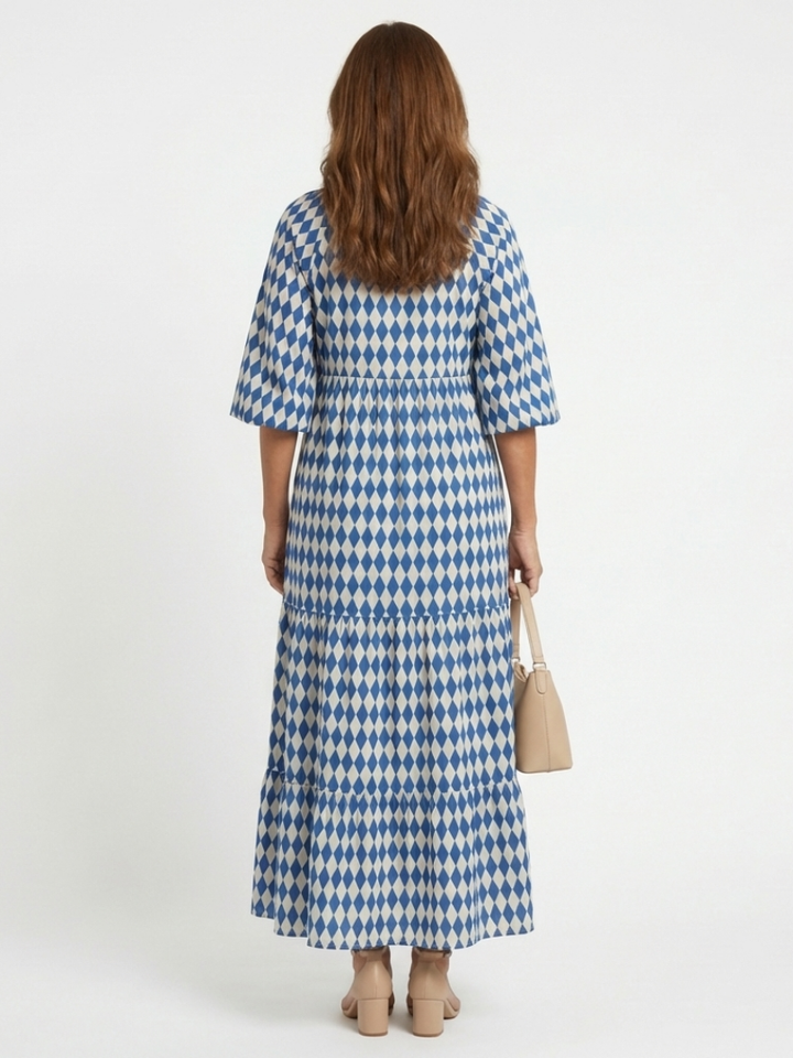 Elodie | Vestido Midi Escalonado con Estampado de Diamantes