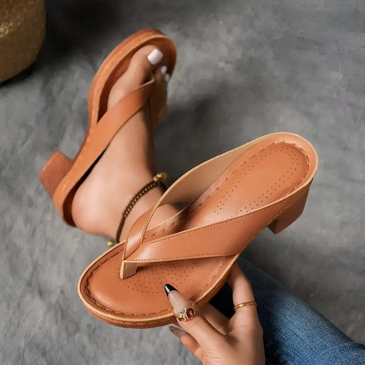 Geneva™ Mule Elegante de Tacón Alto