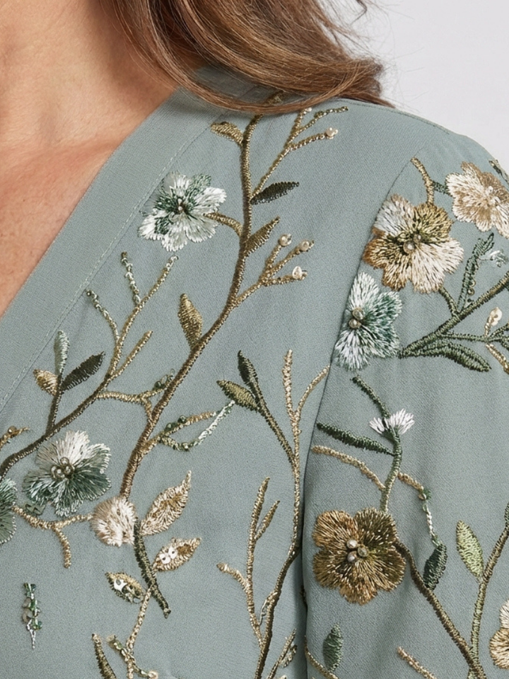 Evadne | Vestido Maxi Floral de Cuello en V y Manga Corta
